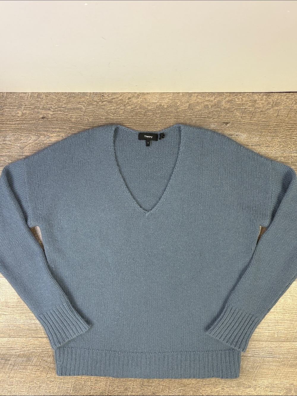 Theory Relaxed V-Neck 100% Cashmere Sweater Dusty Blue Size S